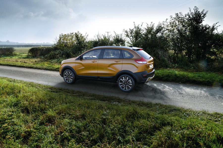  Lada XRAY Cross Concept 2016 года  (фото 7 из 9)